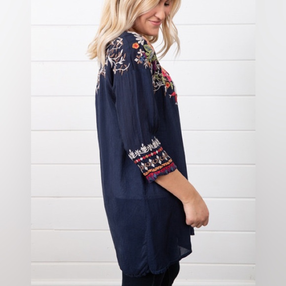Johnny Was Shaylee Embroidered Blouse Navy Floral Tunic Top Large - Picture 7 of 8